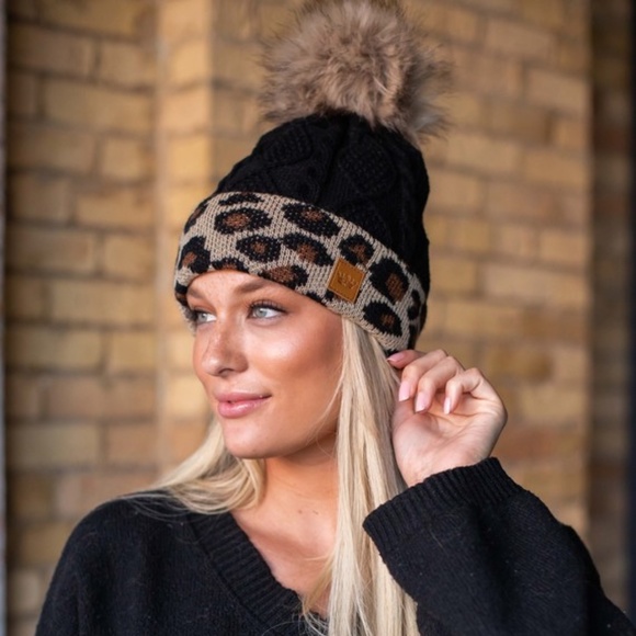 Black Leopard Cable Knit Faux Fur Pom Fleece Lined Women's Winter Beanie Hat - Picture 3 of 3